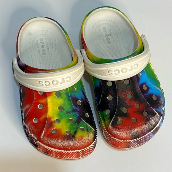 Crocs Rainbow Tie Dye Unisex Clog Sandals Children’s Size 10 - Picture 1 of 8